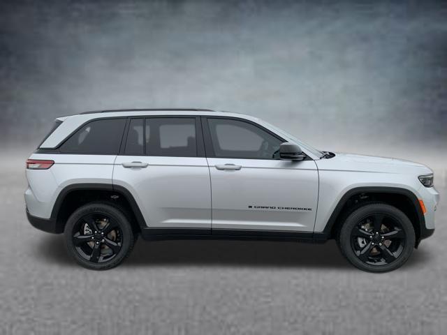 new 2025 Jeep Grand Cherokee car, priced at $45,967