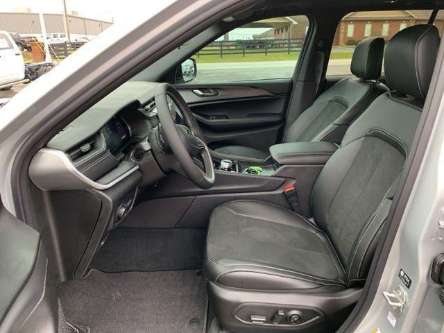 new 2025 Jeep Grand Cherokee car, priced at $41,108