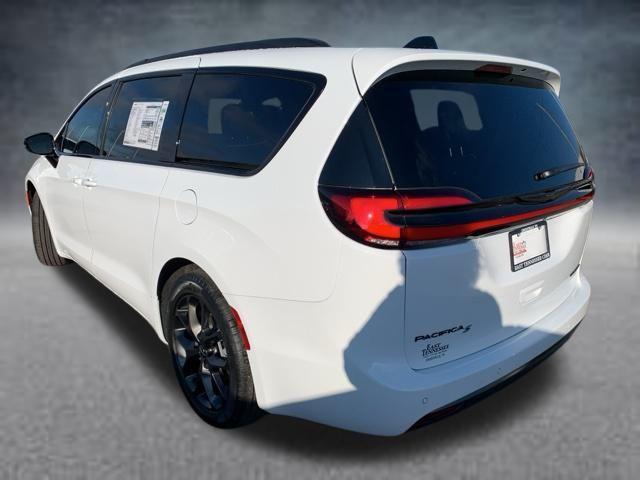 new 2025 Chrysler Pacifica car, priced at $52,019