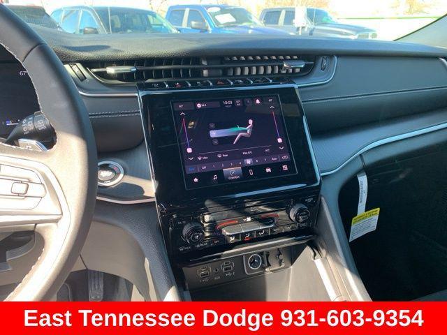 new 2025 Jeep Grand Cherokee car, priced at $42,175