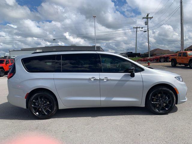 new 2026 Chrysler Pacifica car, priced at $54,670
