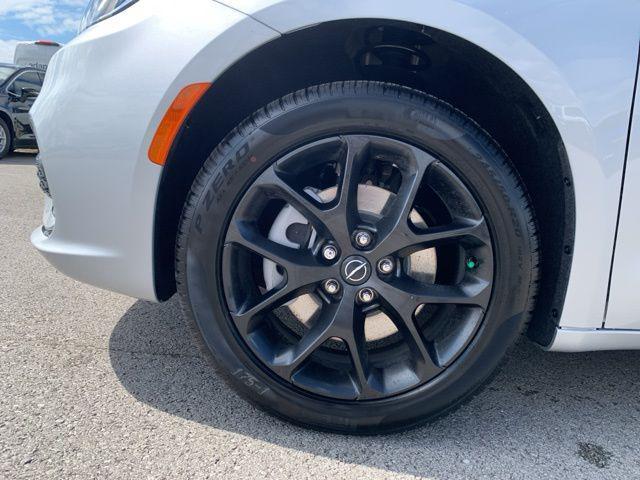 new 2026 Chrysler Pacifica car, priced at $54,670