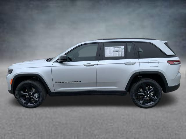 new 2025 Jeep Grand Cherokee car, priced at $48,043