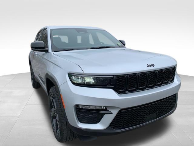 new 2025 Jeep Grand Cherokee car, priced at $48,043