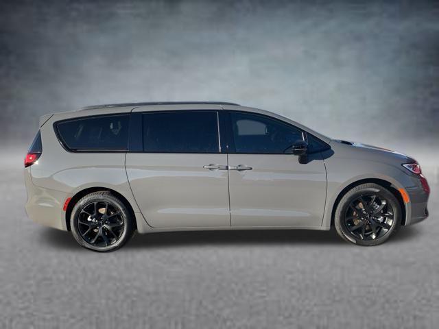 new 2025 Chrysler Pacifica car, priced at $52,420