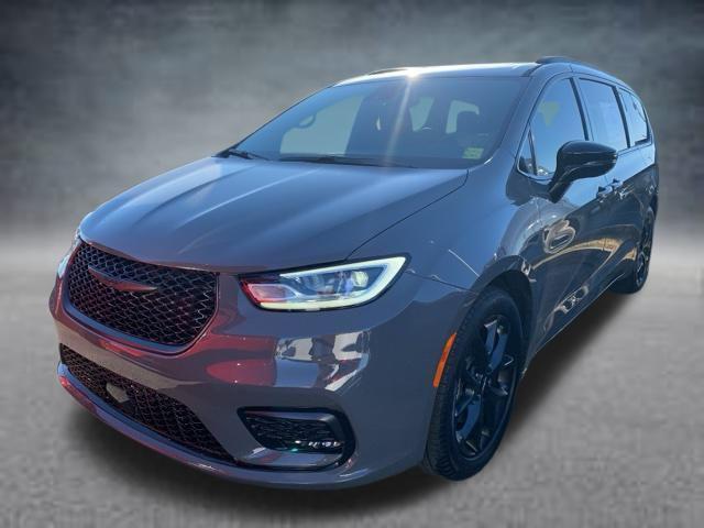 new 2025 Chrysler Pacifica car, priced at $52,420