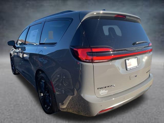 new 2025 Chrysler Pacifica car, priced at $52,420