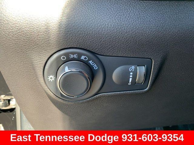 new 2025 Jeep Compass car, priced at $28,090