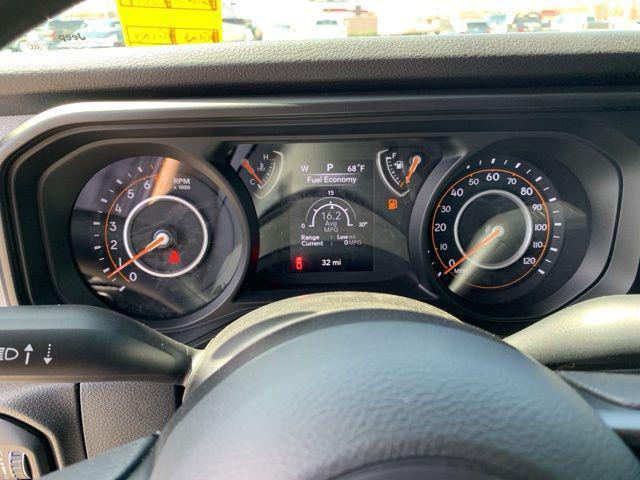 new 2025 Jeep Gladiator car, priced at $46,035