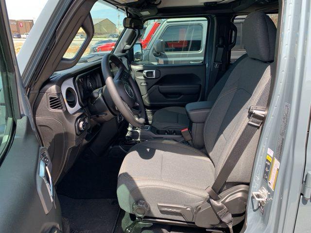 new 2025 Jeep Gladiator car, priced at $46,035