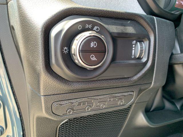 new 2025 Jeep Gladiator car, priced at $46,035