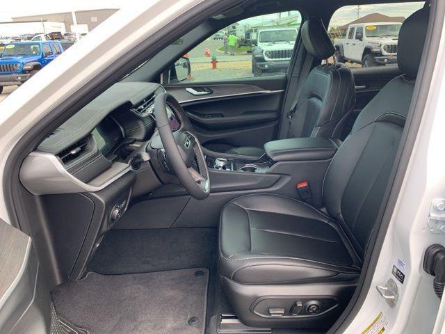 new 2025 Jeep Grand Cherokee car, priced at $46,036