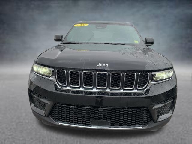 new 2025 Jeep Grand Cherokee car, priced at $40,748