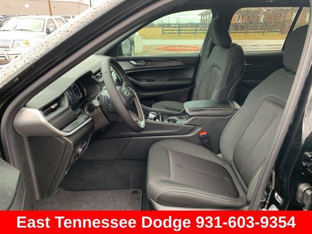 new 2025 Jeep Grand Cherokee car, priced at $42,175