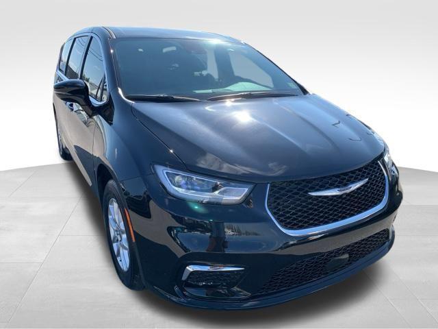 new 2025 Chrysler Pacifica car, priced at $42,496