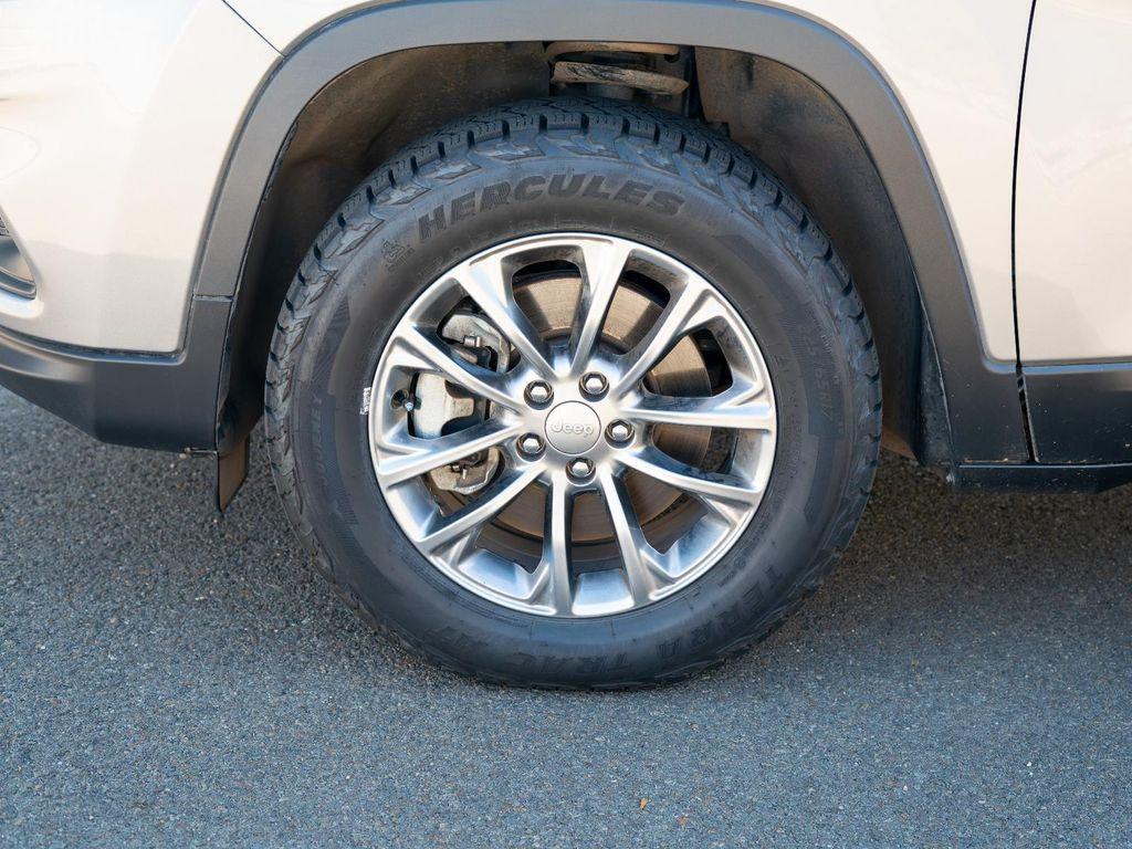 used 2021 Jeep Cherokee car, priced at $23,321