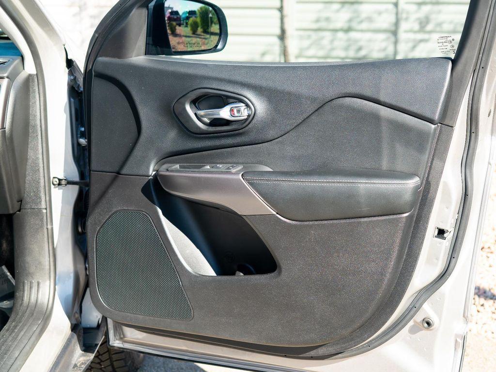 used 2021 Jeep Cherokee car, priced at $23,321