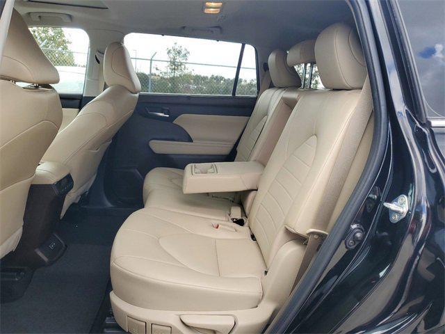 used 2022 Toyota Highlander car, priced at $31,268