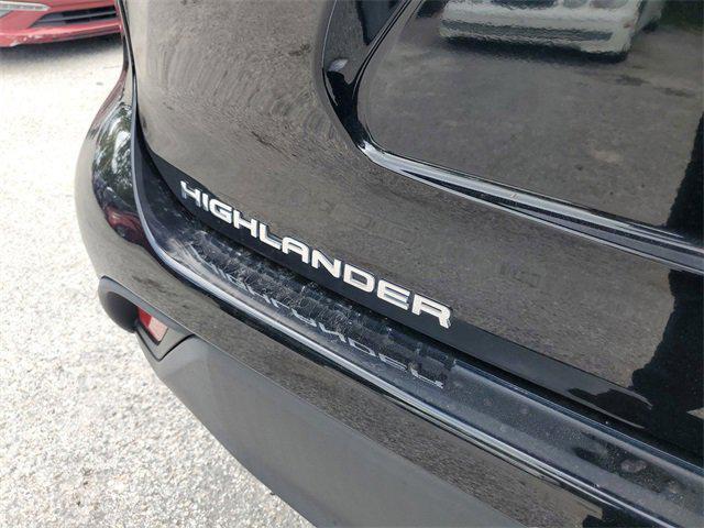 used 2022 Toyota Highlander car, priced at $31,268