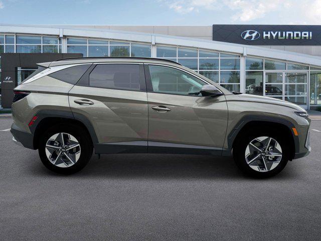 new 2025 Hyundai TUCSON Hybrid car, priced at $36,205