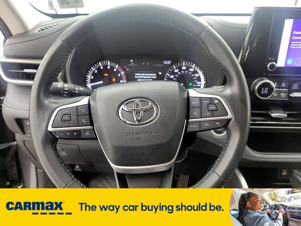 used 2024 Toyota Highlander car, priced at $34,998