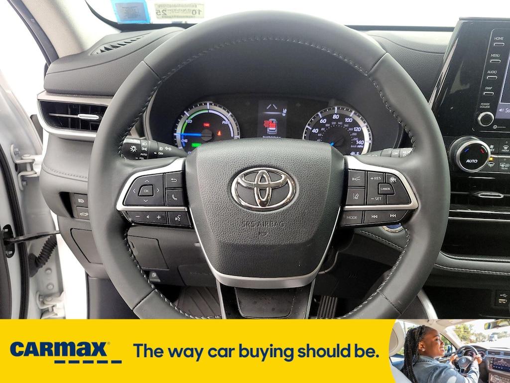 used 2022 Toyota Highlander Hybrid car, priced at $31,998