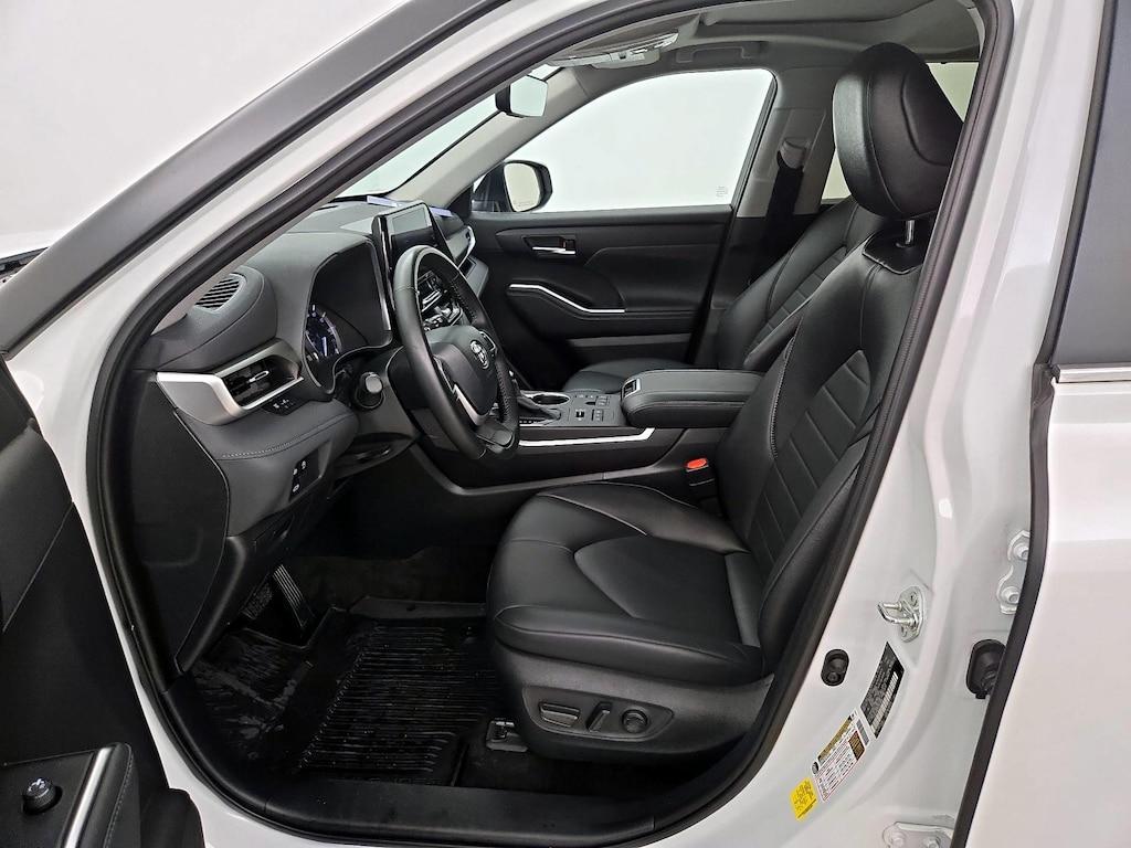 used 2023 Toyota Highlander car, priced at $39,998