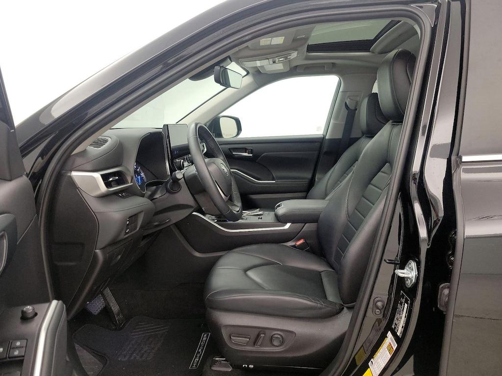 used 2023 Toyota Highlander Hybrid car, priced at $42,998