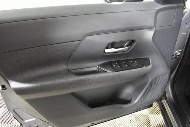 new 2025 Nissan Kicks car, priced at $28,217