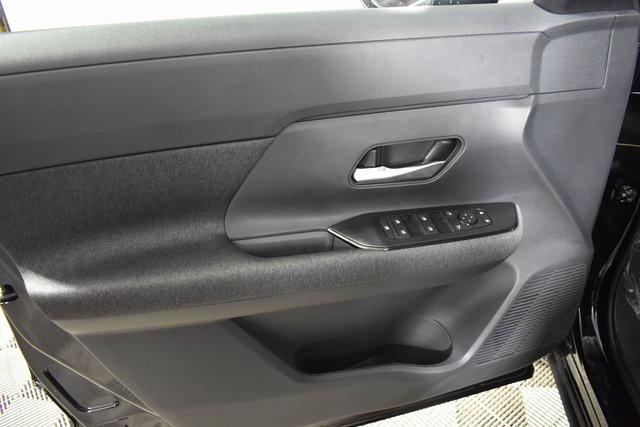 new 2025 Nissan Kicks car, priced at $26,555