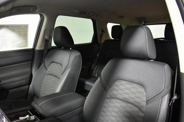 new 2025 Nissan Pathfinder car, priced at $32,958