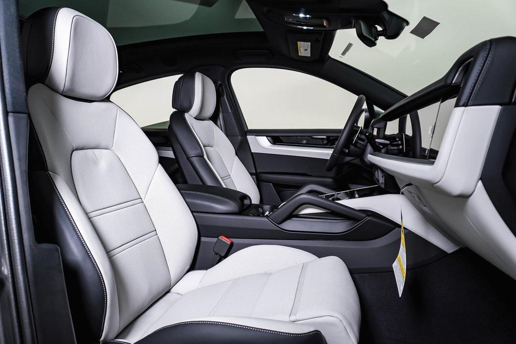 new 2025 Porsche Cayenne car, priced at $127,085