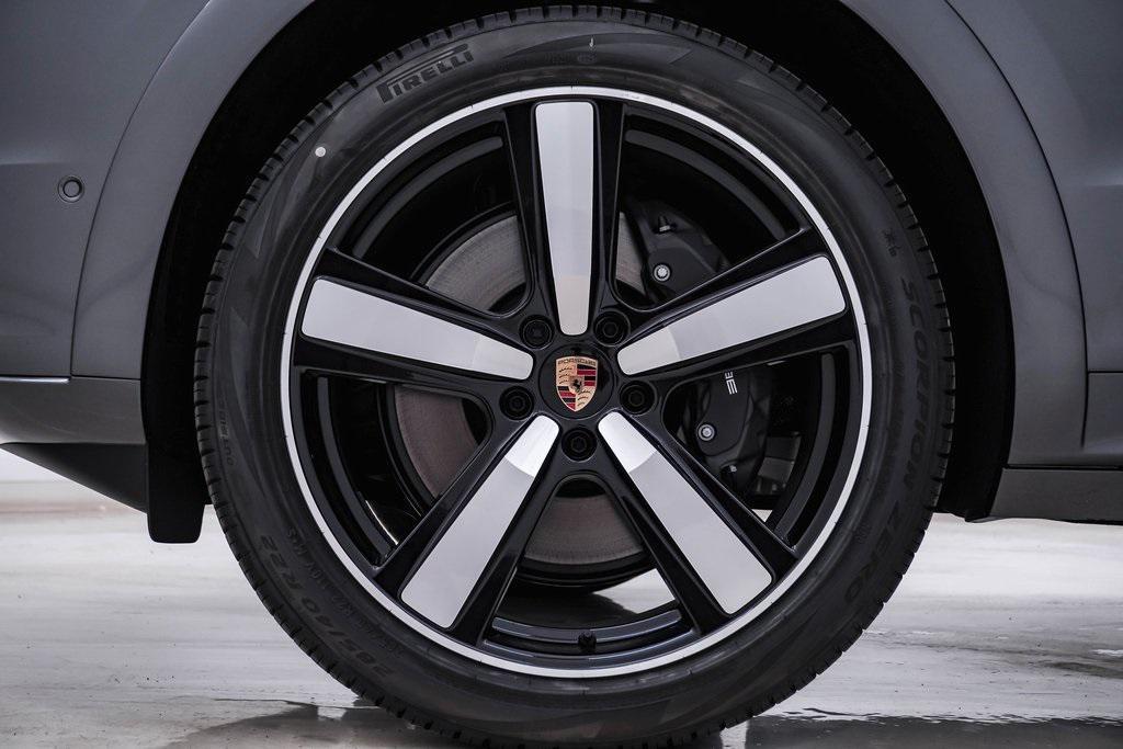 new 2025 Porsche Cayenne car, priced at $127,085