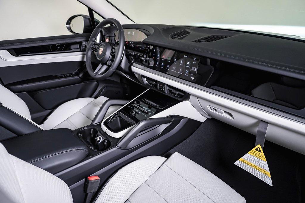 new 2025 Porsche Cayenne car, priced at $104,065