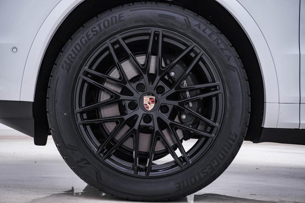 new 2025 Porsche Cayenne car, priced at $122,305