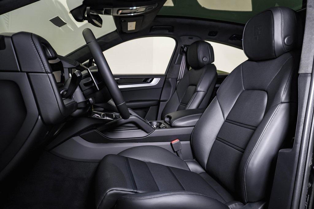 new 2025 Porsche Cayenne car, priced at $187,505