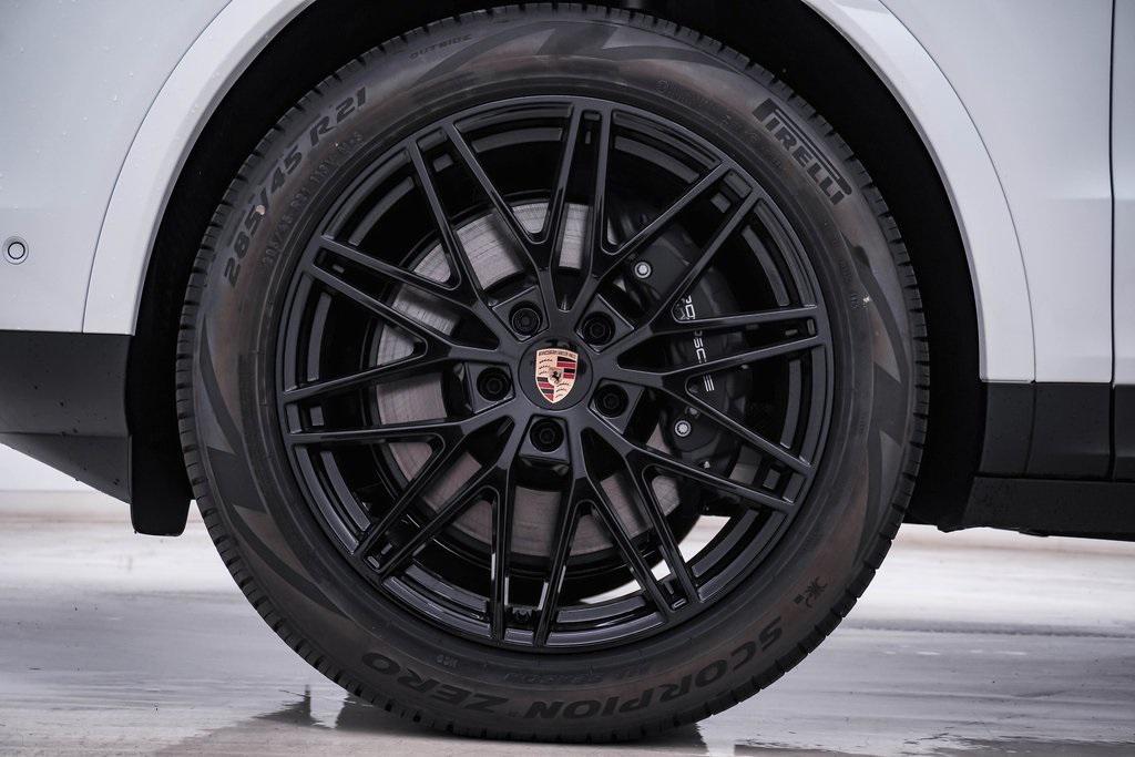 new 2025 Porsche Cayenne car, priced at $113,105