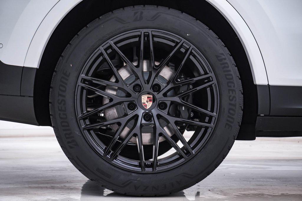 new 2025 Porsche Cayenne car, priced at $108,735