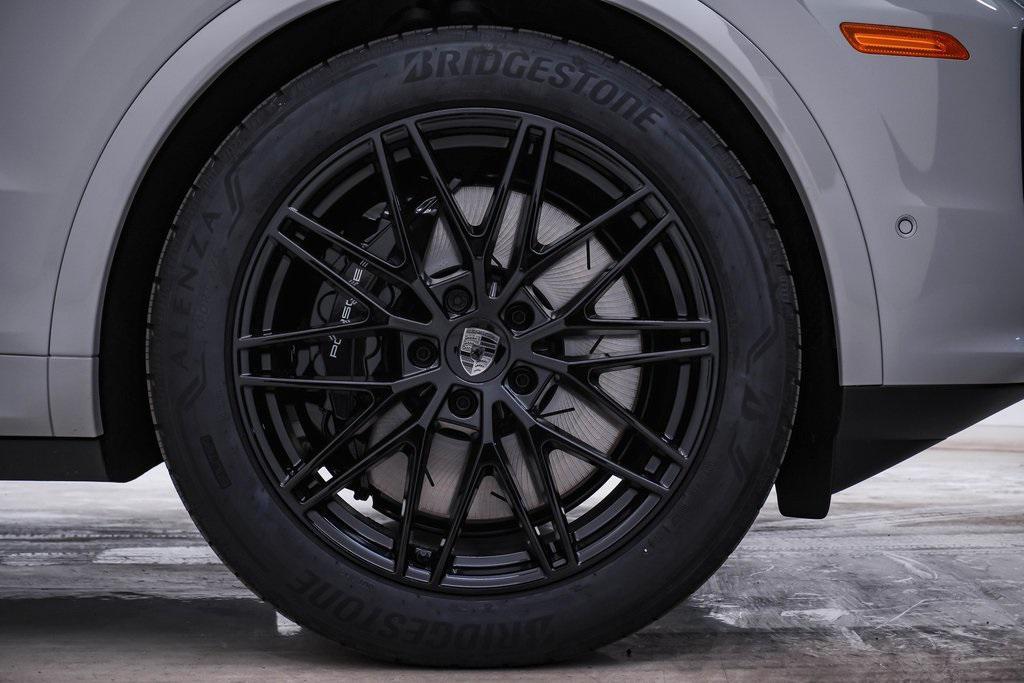 new 2025 Porsche Cayenne car, priced at $193,905