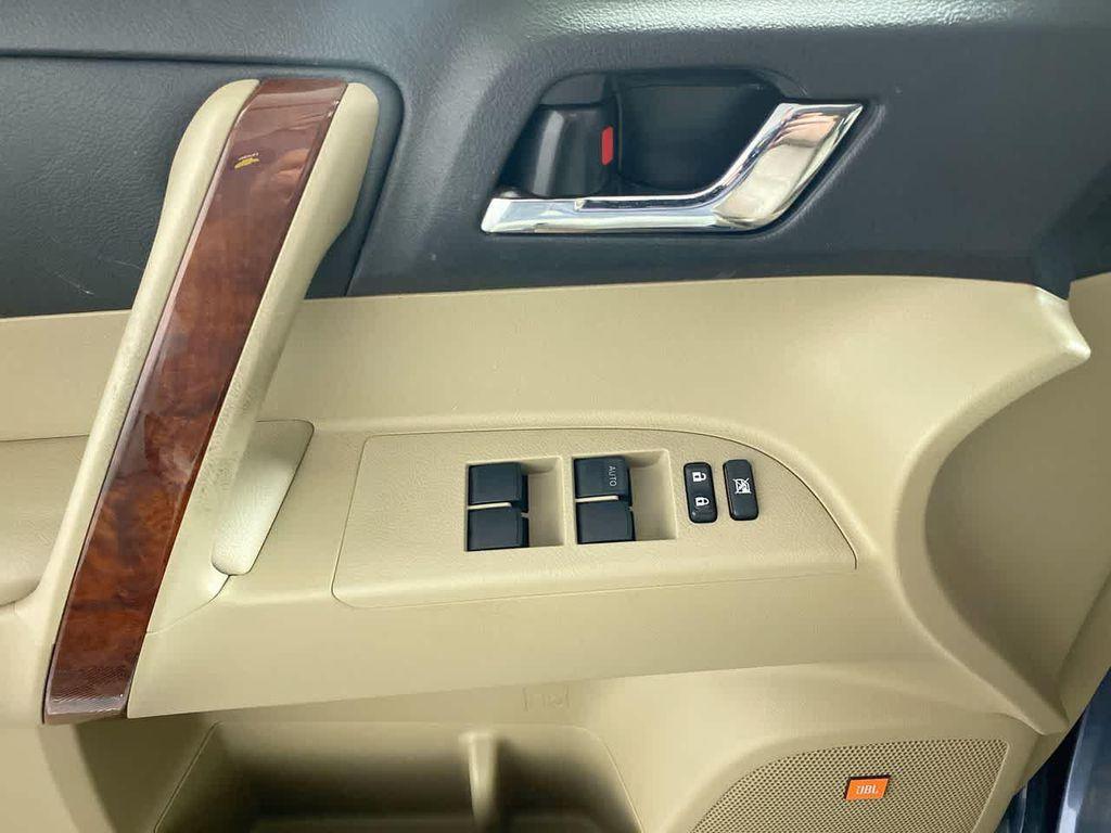 used 2013 Toyota Highlander Hybrid car, priced at $14,995