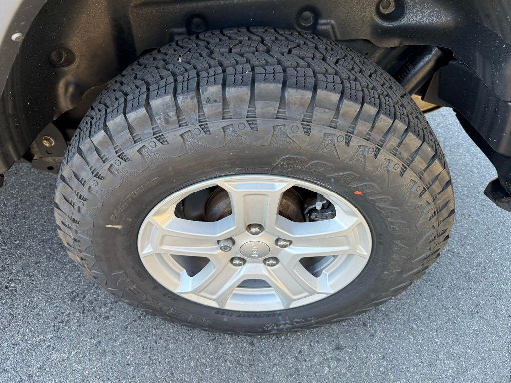 used 2021 Jeep Wrangler Unlimited car, priced at $25,517