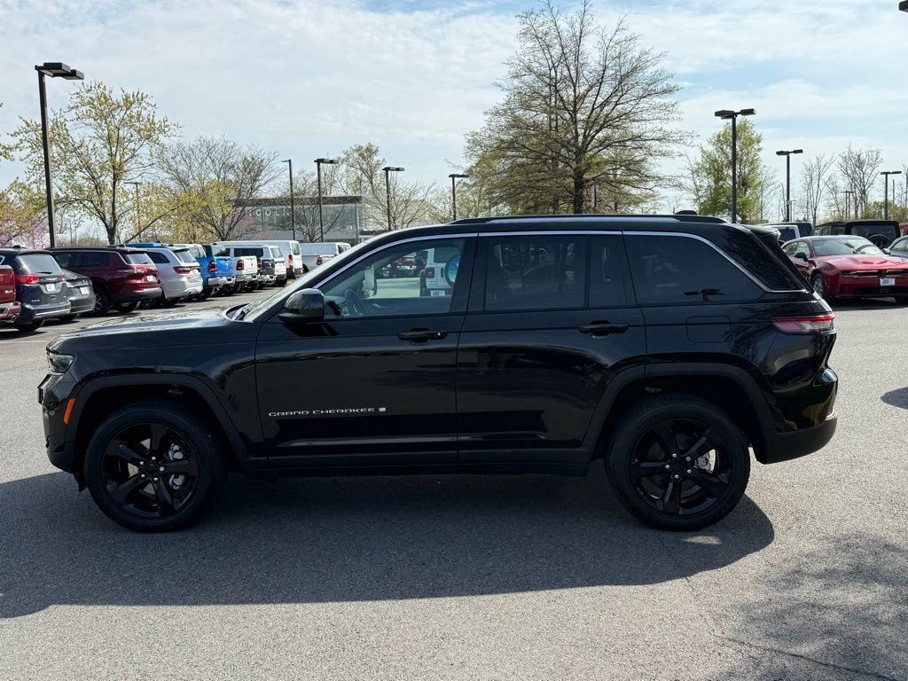 used 2024 Jeep Grand Cherokee car, priced at $31,566