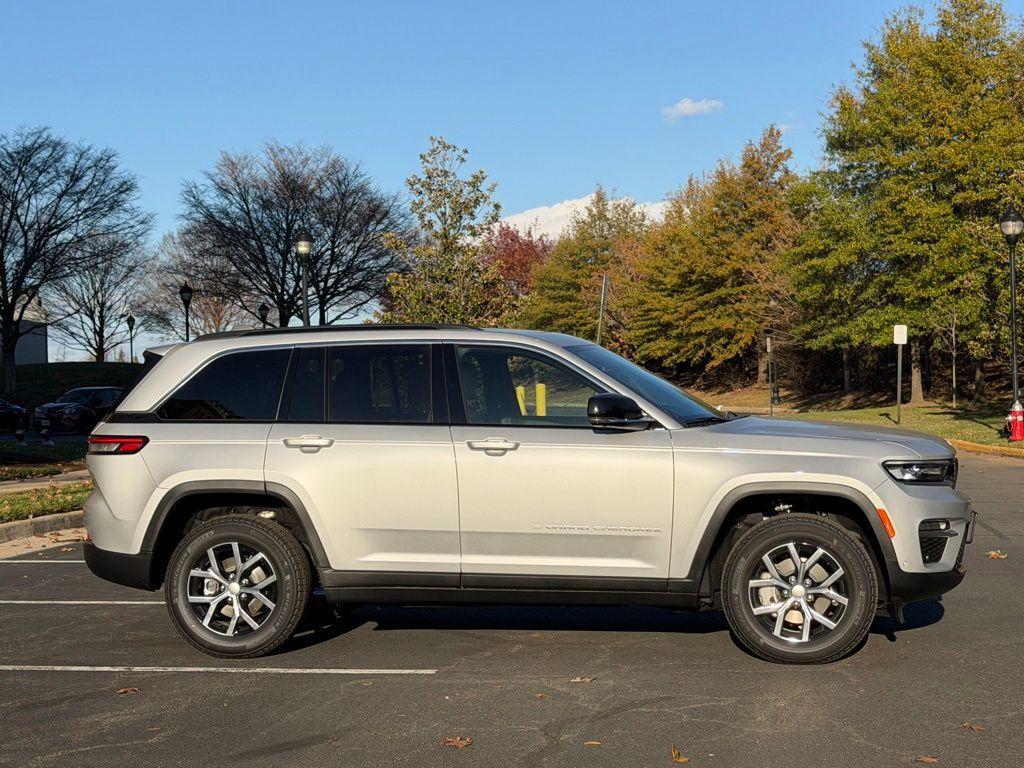 new 2025 Jeep Grand Cherokee car, priced at $46,536