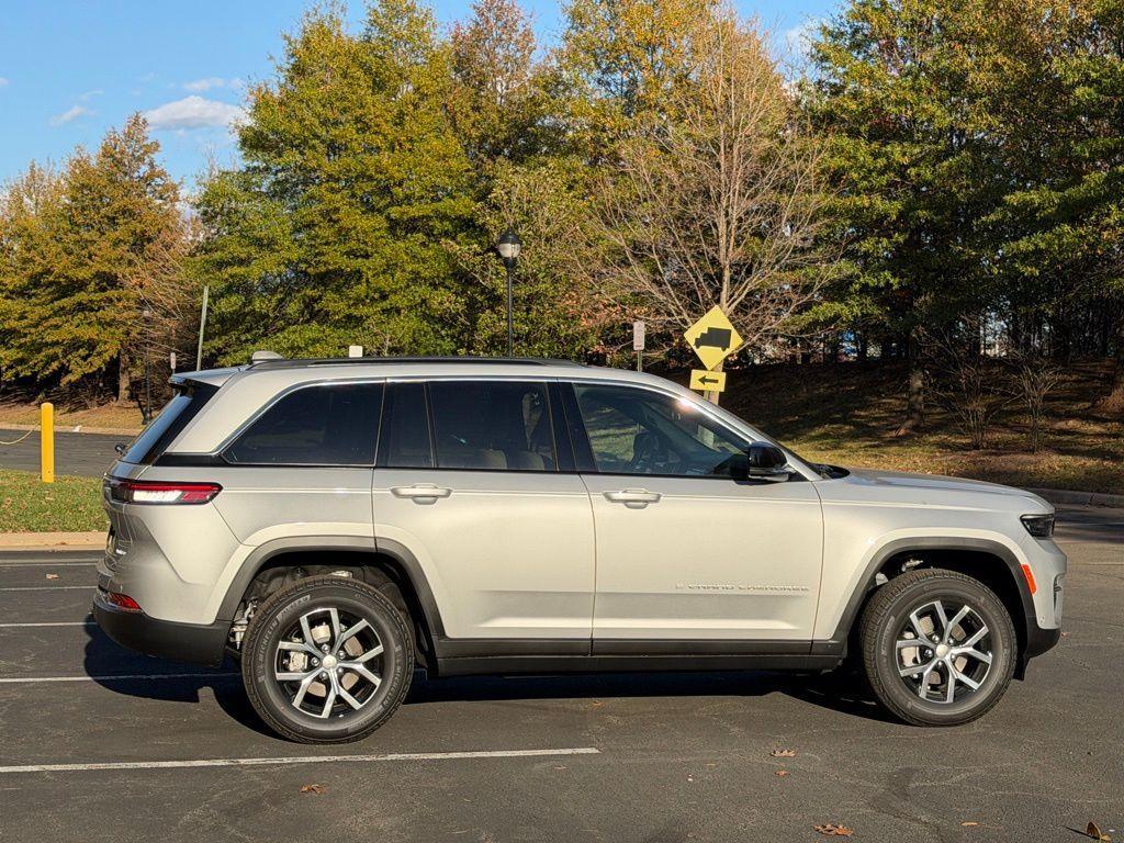 new 2025 Jeep Grand Cherokee car, priced at $46,536