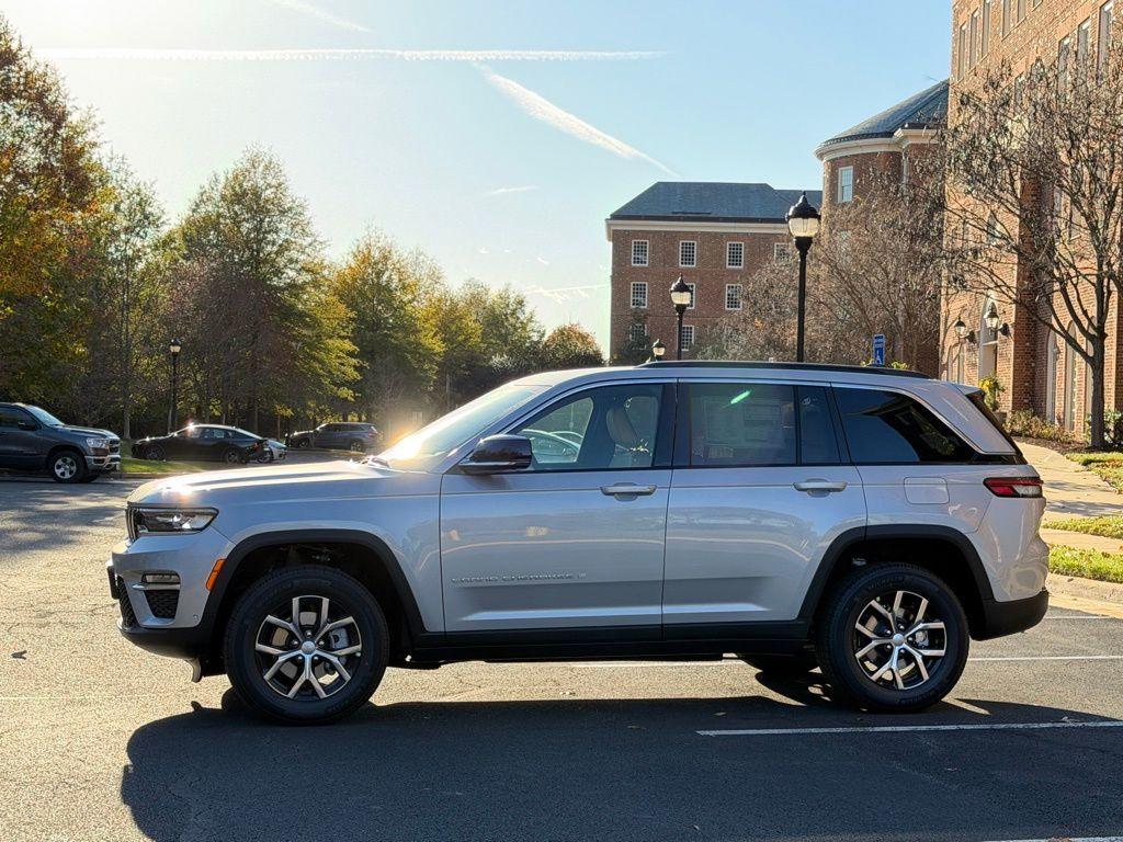 new 2025 Jeep Grand Cherokee car, priced at $46,536