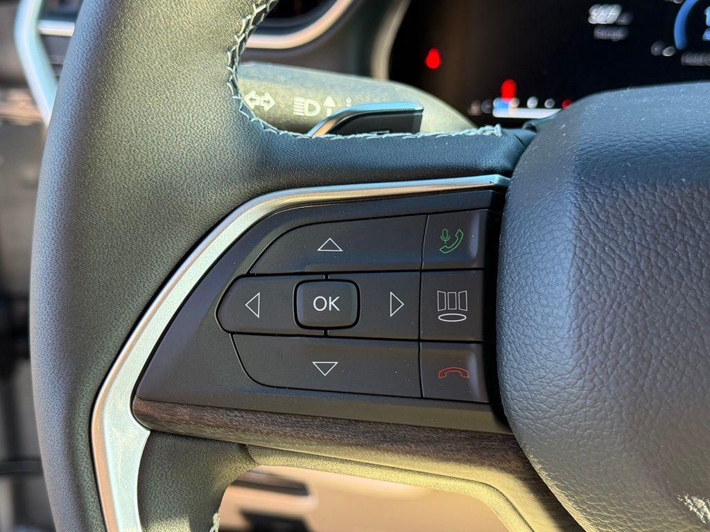 new 2025 Jeep Grand Cherokee car, priced at $46,536