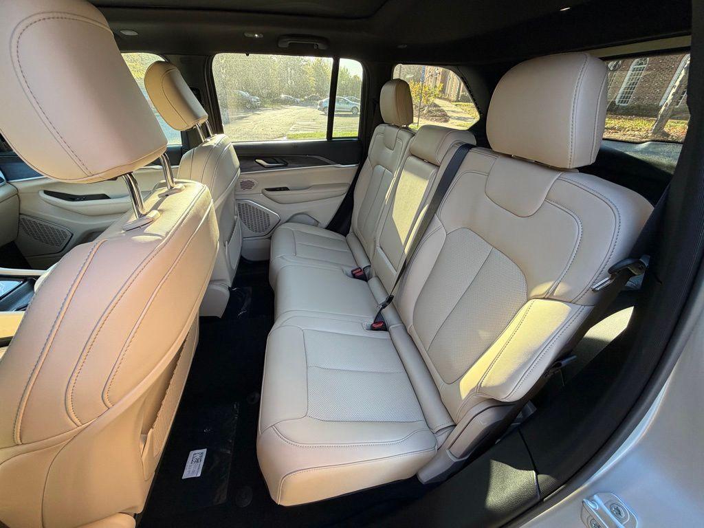 new 2025 Jeep Grand Cherokee car, priced at $46,536