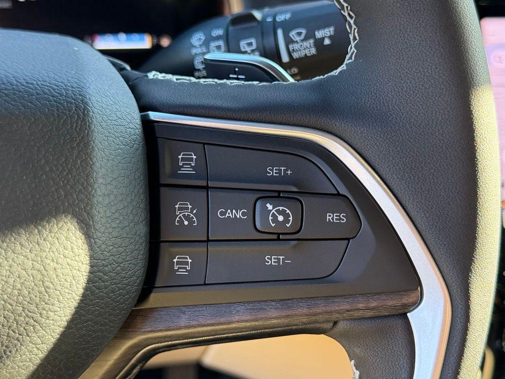 new 2025 Jeep Grand Cherokee car, priced at $46,536