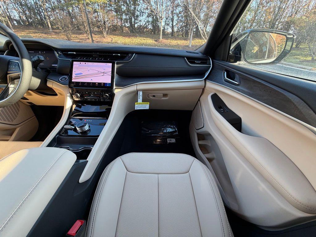 new 2025 Jeep Grand Cherokee car, priced at $46,536