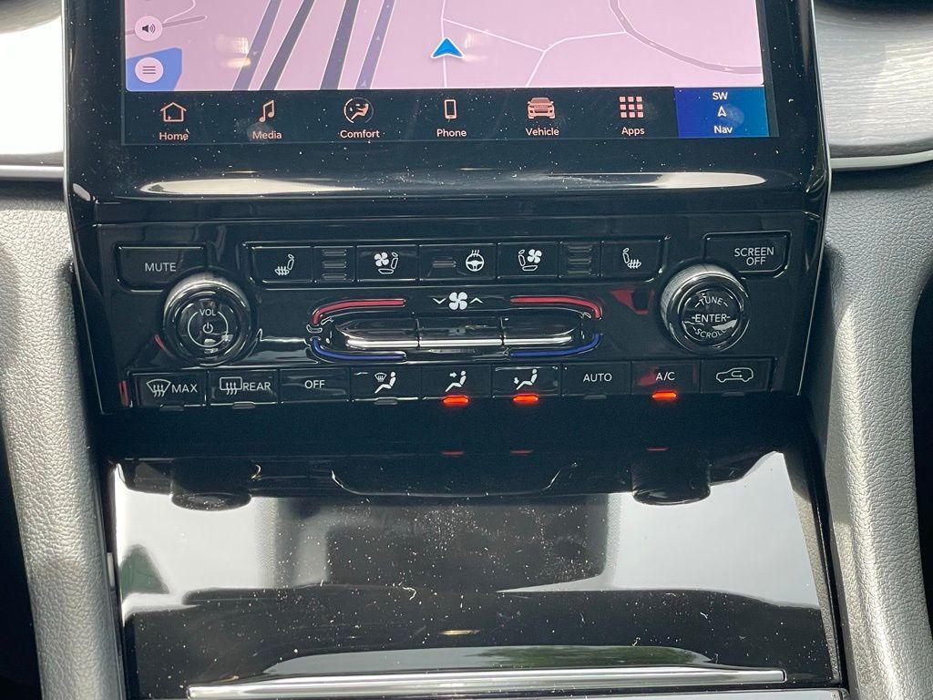 new 2025 Jeep Grand Cherokee car, priced at $48,495